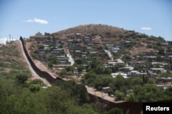 ABŞ-Meksika sərhədi. Noqales, Arizona.