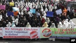 Pakistani religious students rally to condemn the planned — and canceled — anti-Islam cartoon contest, in Lahore, Pakistan, Aug. 31, 2018. 