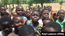 Les élèves de l'école primaire publique de Louanga, Togo, 23 mai 2017. (VOA/Kayi Lawson).