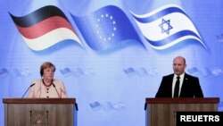 آنگلا مرکل، صدراعظم آلمان، در کنفرانس خبری مشترک با نفتالی بنت، نخست وزیر اسرائیل (یکشنبه ۱۸ مهر ۱۴۰۰)