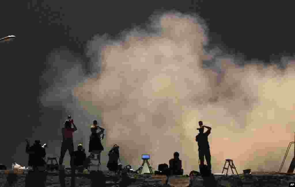 29일 카자흐스탄 바이코누르 우주기지에서 소유즈 우주선 발사 장면을 촬영하기 위해 사진 기자들이 몰렸다.