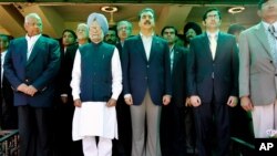 Le premier ministre Pakistanais Yusuf Raza Gilani et le premier ministre Hindou Manmohan Singh en Inde March 30, 2011. (Reuters)