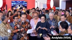 Presiden Joko Widodo didampingi Menteri Keuangan Sri Mulyani untuk menjelaskan soal polemik tax amnesty di BSD Tangerang Banten, 30 Agustus 2016 (Foto: VOA/Andylala)