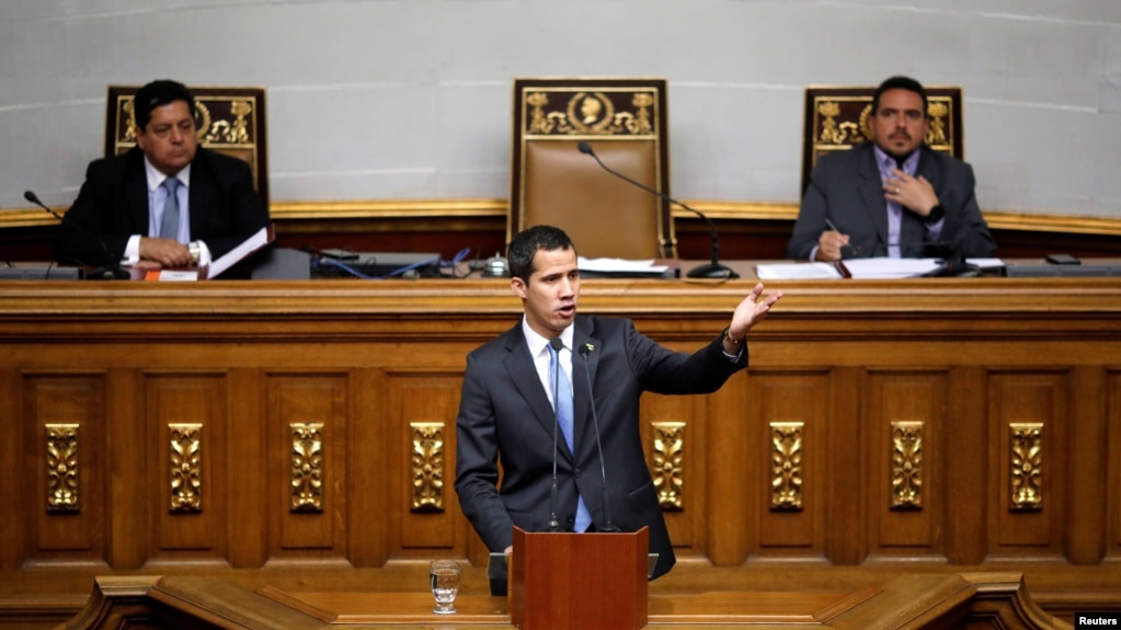 Decreto presentado por el presidente encargado Juan GuaidÃ³ ordena la suspensiÃ³n del suministro de crudo a Cuba.Â 