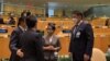 Menteri Luar Negeri Indonesia Retno Marsudi (kedua dari kanan) tampak berbincang dengan perwakilan negara lain dalam pembukaan Sidang Majelis Umum PBB yang ke-76 di New York, AS, pada 21 September 2021. (Foto: Kementerian Luar Negeri Indonesia)