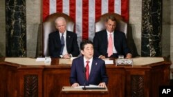 日本首相安倍晋三在美国国会对参众两院联系会议发表演说。（2015年4月29日）