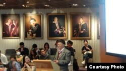 宋永毅参加香港大学在举行的文革爆发50周年研讨会（宋永毅提供）