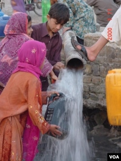 Tens of thousands of legal and illegal tube wells are threatening critical water reserves in the areas around Quetta. (Ayaz Gul for VOA News)