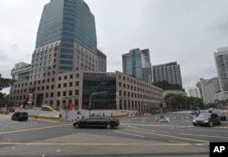 朝鲜领导人金正恩的车队在新加坡果园大道前往瑞吉酒店（2018年6月10日）