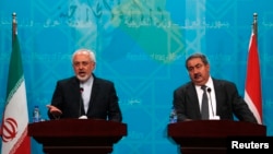 Iranian Foreign Minister Mohammad Javad Zarif, left, speaks during a news conference with Iraqi Foreign Minister Hoshiyar Zebari in Baghdad, Aug. 24, 2014.