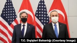 ABŞ dövlət katibi Entoni Blinken və Türkiyənin xarici işlər naziri Mevlüt Çavuşoğlu NATO-njun baş qərargahında görüşüb