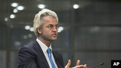 Geert Wilders gestures during an interview with The Associated Press in The Hague, Netherlands, 15 Jul 2010 (file photo)