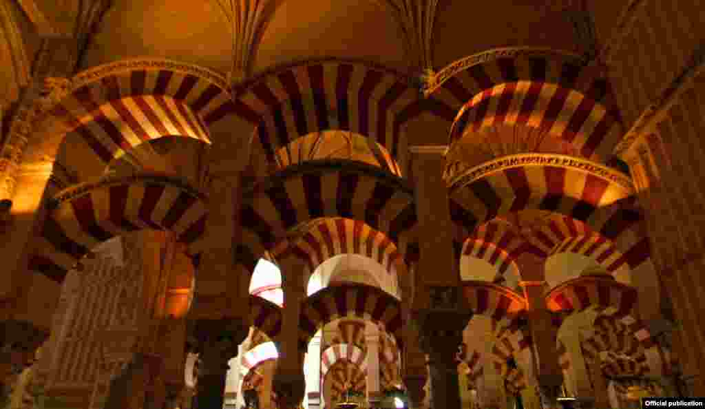 Velika džamija u Cordobi prikazana je u filmu Islamic Art: Mirror of the Invisible World (Ljubaznošću: Unity Productions Foundation)