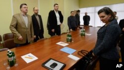 U.S. Assistant Secretary of State Victoria Nuland (R) takes her seat prior to meeting with Ukrainian opposition leaders, (from L) Oleh Tyahnybok, Arseniy Yatsenyuk, and Vitaliy Klitschko in Kyiv Dec. 10, 2013.