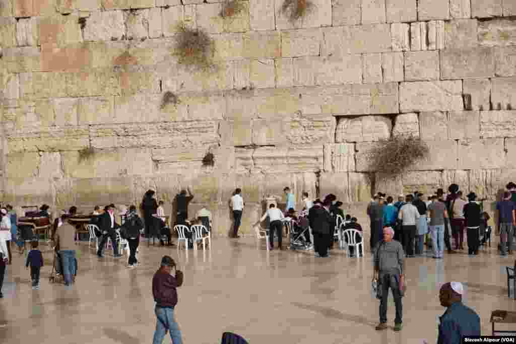 نمایی از دیوار ندبه از مکان های مقدس یهودیان در شهر اورشلیم.