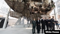 지난 2월 방한한 마이크 펜스 미국 부통령 부부가 평택 2함대 사령부에 있는 서해수호관을 방문하고 북한에 의해 폭침된 천안함 잔해를 둘러봤다.