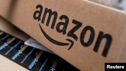 Archivo - Cajas de Amazon son preparadas para entrega en Manhattan, Nueva York.