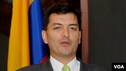 Luis Alfonso Hoyos, representante permanente de Colombia ante la OEA, pidió que se abra una comisión de investigación para verificar si hay miembros de las FARC en Venezuela.