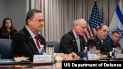 یسرائیل کاتس وزیر دفاع اسرائیل در جلسه با پیت هگست همتای آمریکایی‌اش - عکس از آرشیو