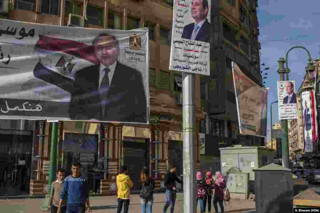 All the presidential competitors have withdrawn from the race, except Moussa Mostafa Moussa. Posters in support of Moussa Mostafa and President Abdel-Fattah el-Sissi hang in downtown Cairo, March 9, 2018.