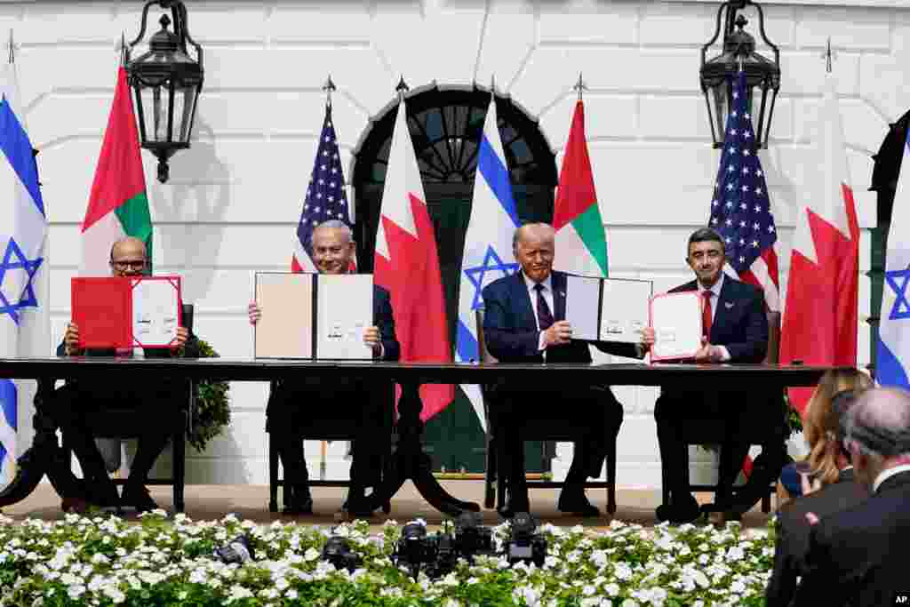 مراسم امضای توافق صلح بین اسرائیل با امارات متحده عربی و بحرین به میزبانی دونالد ترامپ رئیس جمهوری ایالات متحده روز سه‌شنبه در کاخ سفید برگزار شد.