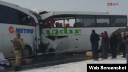 Avtobus qəzası (Foto Hürriyyət qəzetinin səhifəsindən götürülüb)
