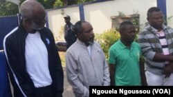 Les quatre proches du Pasteur Ntumni à Brazzaville, le 7 mars 2018. (VOA/Ngouela Ngoussou)