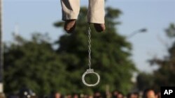 People perform Ramadan night prayers in Cairo, celebrating Lailat al-Qadr (the Night of Power), August 4, 2013. 