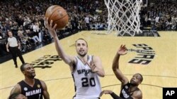 Manu Ginobili, au centre, contre Miami Heat, San Antonio, Texas, le 16 juin 2013.