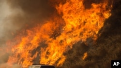 Un des nombreux feux de brousse que connait la Californie, le 16 aout 2016 à Keenbrook.