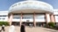 Devant le palais de Justice à Dakar lors du procès de Hissène Habré, le 21 septembre 2015. (Photo AFP / SEYLLOU)