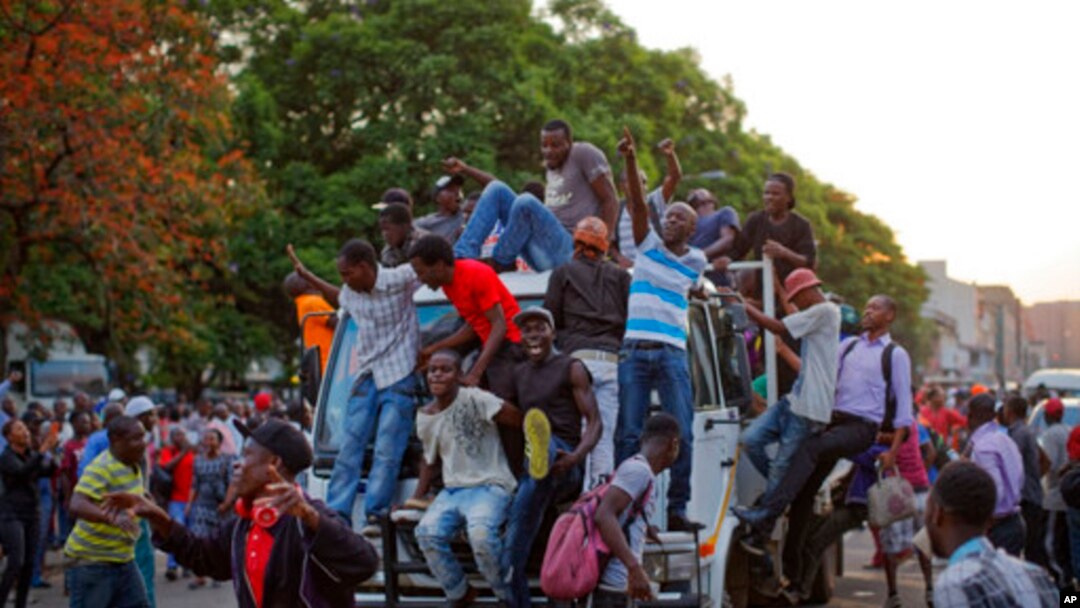 Harare khi biết tin thời đại của ông Mugabe đã kết thúc.