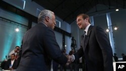 Premijer Portugalije Pedro Pasos Koeljo (desno) sa liderom opozicione Socijalističke stranke Antoniom Kostom.(arhivski snimak)