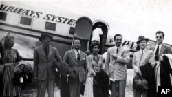 1941年8月17日，华特.迪斯尼与夫人及同事抵达里约热内卢