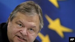 기자회견을 가진 에반겔로스 베니젤로스(Evangelos Venizelos) 그리스 재무장관