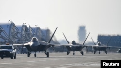 2022年12月，在韓國全羅北道群山的駐韓美軍基地參加美韓軍演的美國F-22戰機。