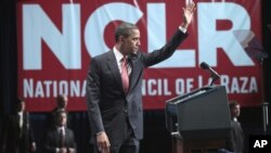 El presidente Barack Obama tras pronunciar un discurso en la sede del Consejo Nacional de la Raza, en Washington.