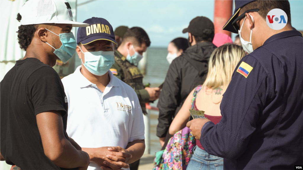 Las autoridades colombianas realizan controles a los migrantes al salir y entrar de los puertos, con el objetivo de verificar antecedentes. La poblaci&#243;n migrante tiene libre circulaci&#243;n.