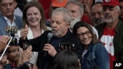 With girlfriend Rosangela da Silva, former Brazilian President Luiz Inacio Lula da Silva speaks to backers after his release from Federal Police headquarters, where he was imprisoned on corruption charges, in Curitiba, Brazil, Nov. 8, 2019.