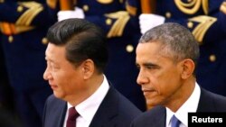 Rais wa Marekani Barack Obama akiwa na rais wa China Xi Jinping wakati wa hafla ya ukaribisho katika eneo la Great Hall huko Beijing, Novemba 12, 2014.