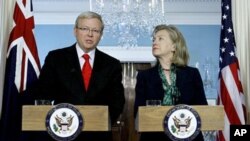 Australia's Foreign Minister Kevin Rudd talks as Secretary of State Hillary Rodham Clinton looks on during a meeting at the State Department in Washington. (file)