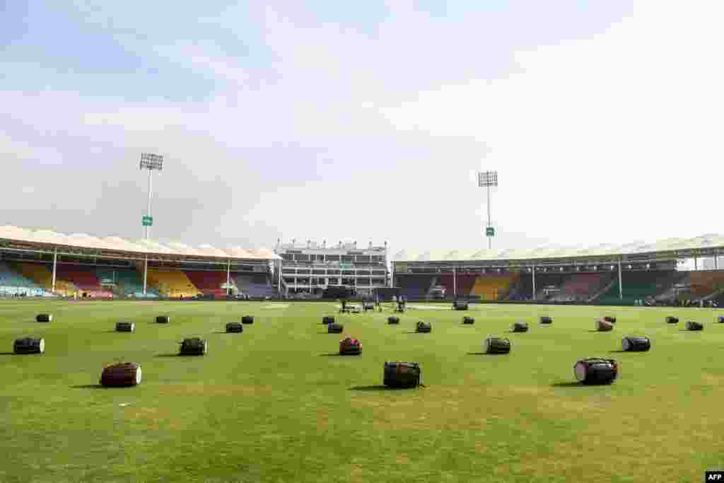 کراچی کے نیشنل اسٹیڈیم میں افتتاحی تقریب میں 350 فنکار فن کا مظاہرہ کریں گے۔