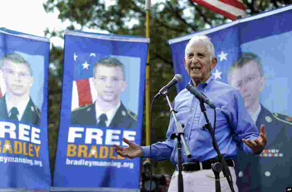 Daniel Ellsberg, the whistleblower responsible for releasing the Pentagon Papers, speaks in support of Bradley Manning outside Fort Meade, June 1, 2013. 