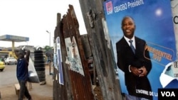 Poster Presiden Laurent Gbagbo dalam kampanye pilpres di Abidjan, Pantai Gading.
