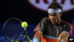 Tay vợt Rafael Nadal của Tây Ban Nha trong một trận đấu giải Australia Mở rộng