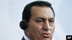 سه‌رۆکی میسری حوسنی موباره‌ک