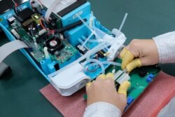 When installing ventilators, all technicians must use gloves according to technical standards to ensure the quality of assembly.