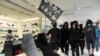 Hong Kong: Continúan las protestas en centros comerciales