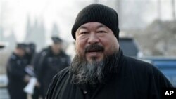 ນາຍ Ai Weiwei ນັກແຕ້ມຊື່ສຽງດັງຂອງຈີນ ຜູ້ມີບົດບາດສໍາຄັນ
ໃນການອອກແບບສະໜາມກິລາໂອລິມປິກ ປີ 2008