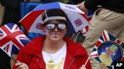 Woman celebrates Queen Elizabeth's Diamond Jubilee in London, Jun 4, 2012